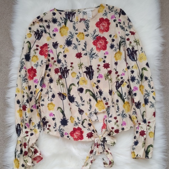 H&M Tops - H&M Floral Top Belt Sleeve - Size 8
